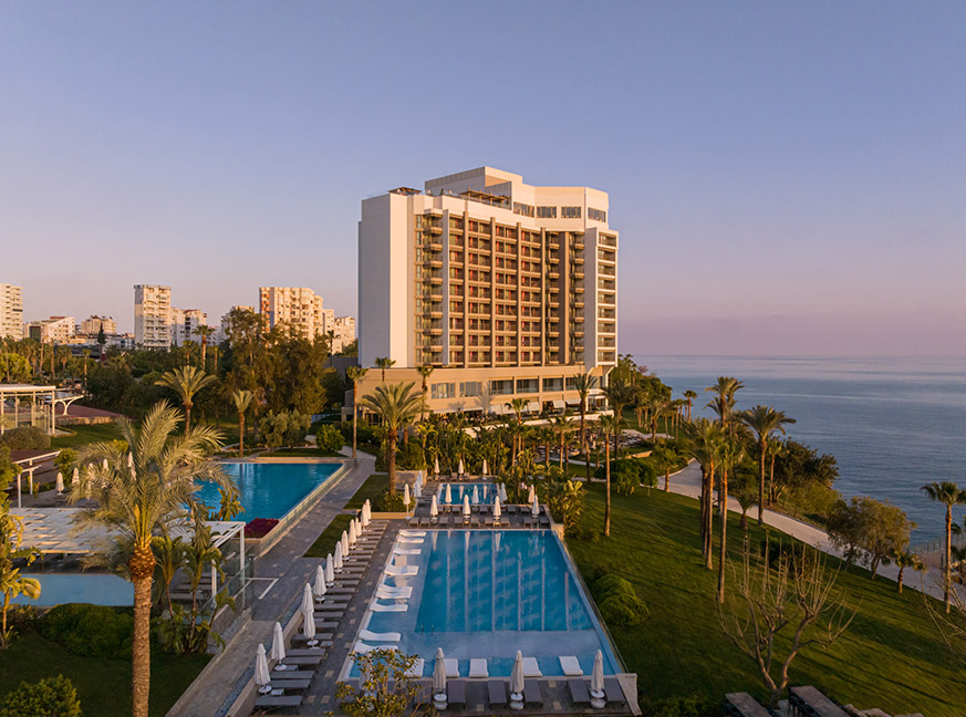 Akra Antalya Hotel — Akdeniz manzaralı genel görünüm